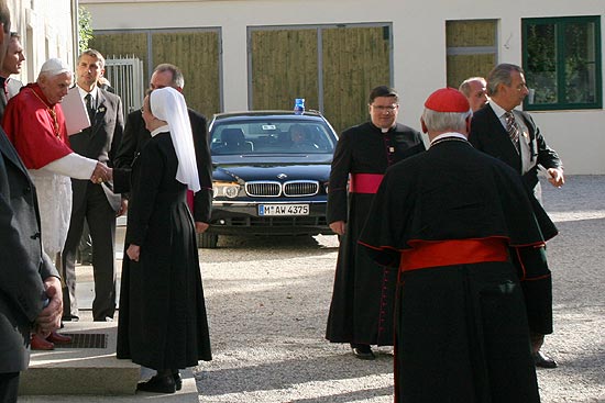 Umgezogen f&uuml;r die Weiterfahrt im Papamobil (Foto: CADU)